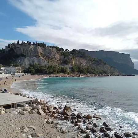 Superbe Piscine, Tennis, Vue Et Decore Avec Gout Cassis