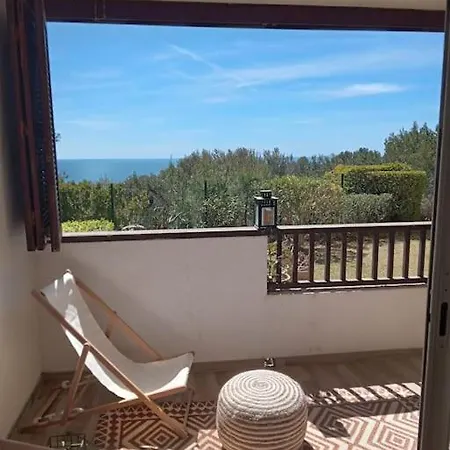 Superbe Piscine, Tennis, Vue Et Decore Avec Gout